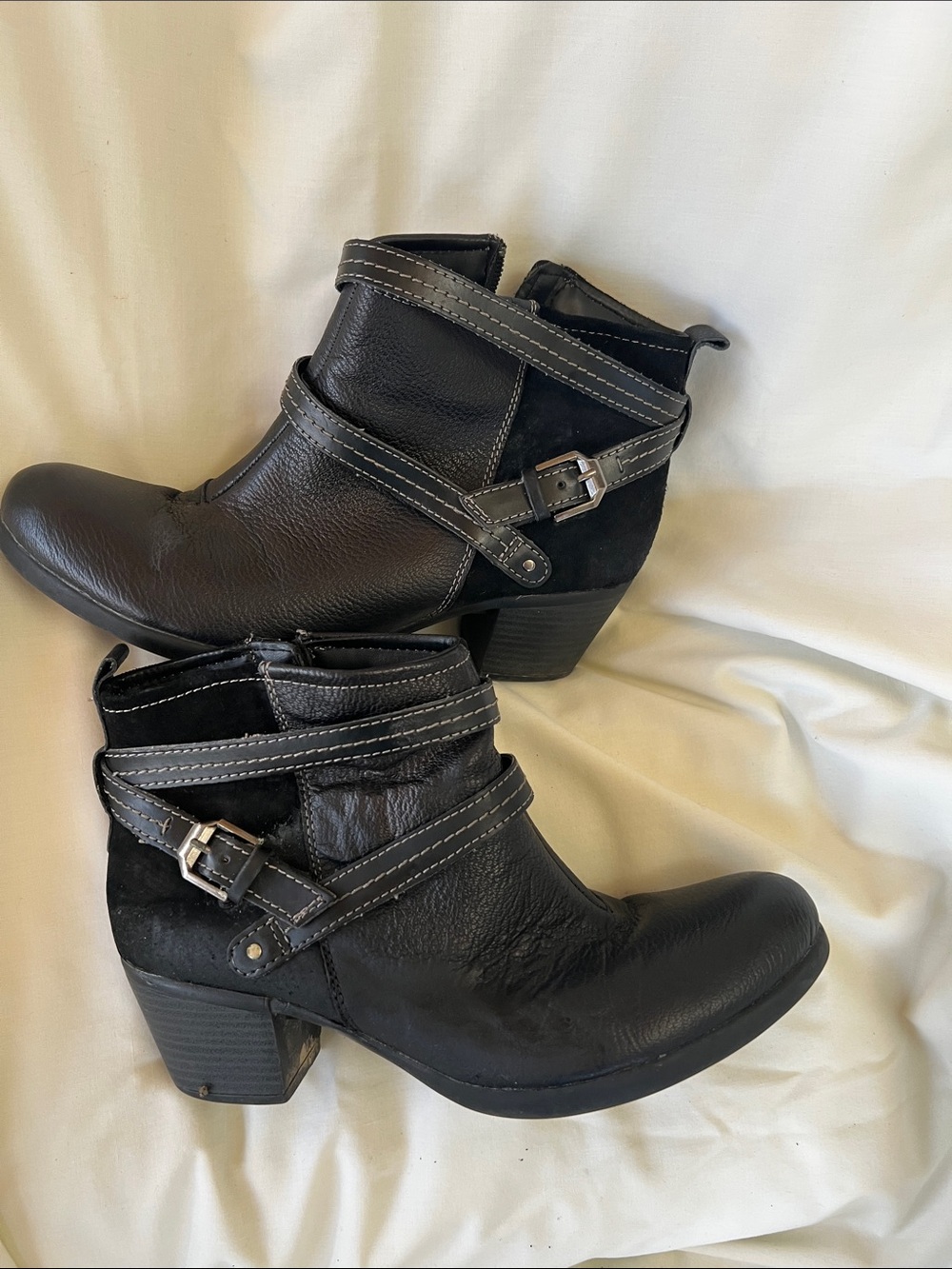 Earth Origins Black Leather Buckle Strap Ankle Booties